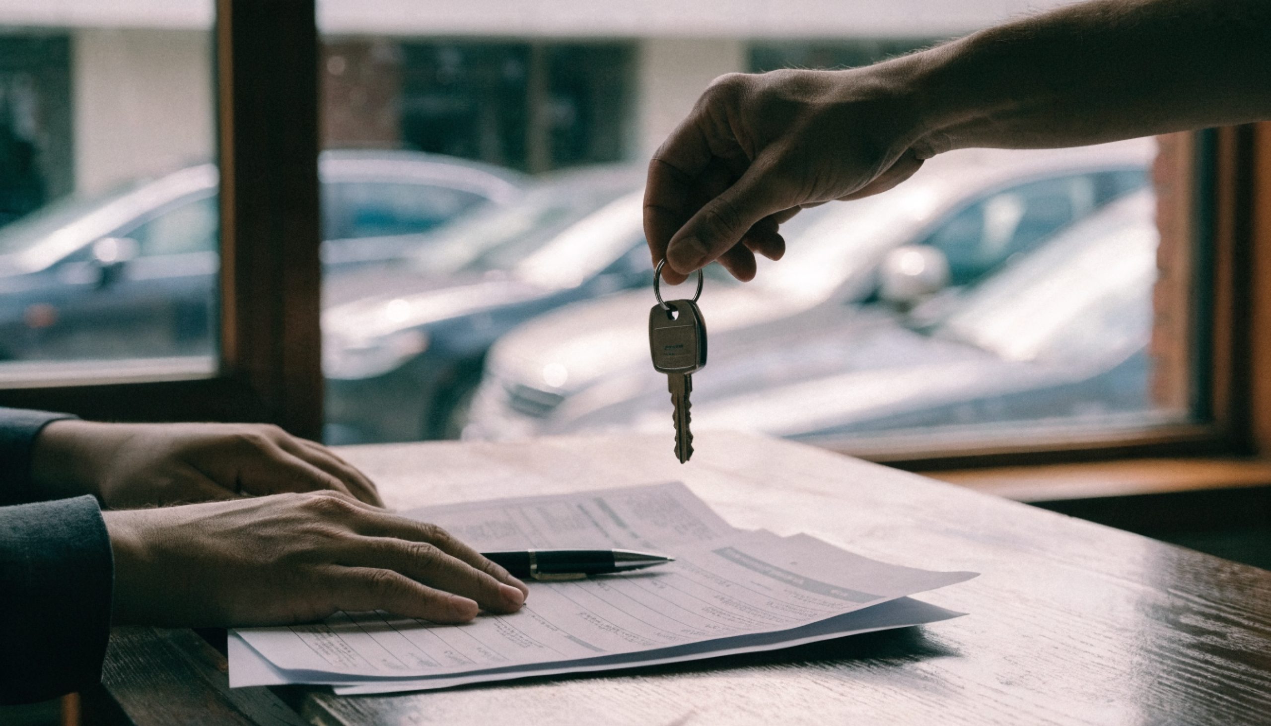 Handover of keys and the sale contract when buying a used vehicle